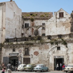 Foto storiche di Bitonto ricostruite con l'AI