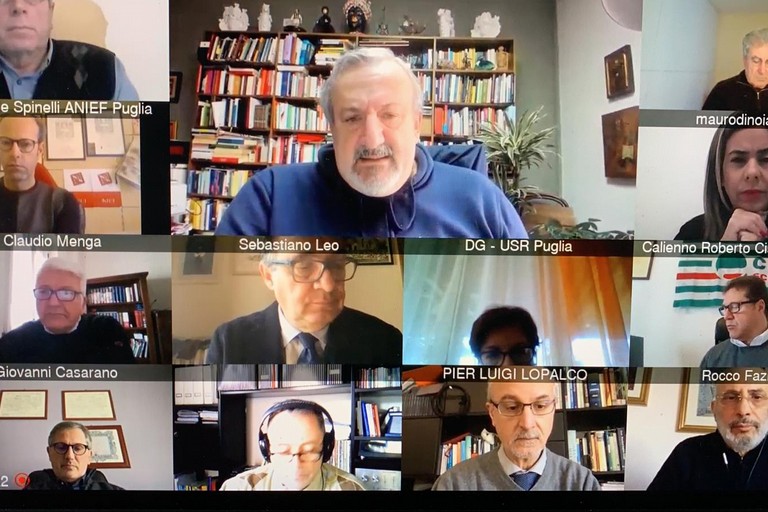 Videoconferenza sul tema della ripresa delle lezioni in Puglia al termine delle festività natalizie