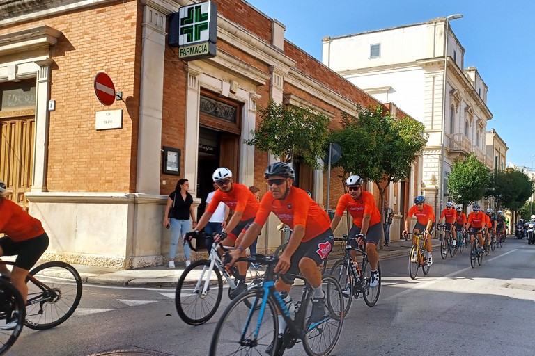 Pedalata con i campioni. <span>Foto Gianluca Battista</span>