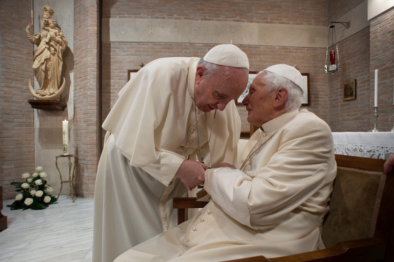 Bergoglio e Ratzinger insieme