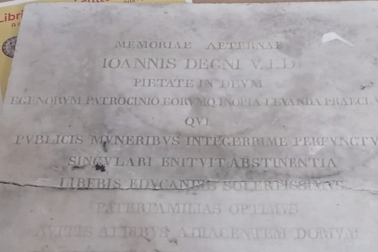 L’epigrafe ritrovata in campagna