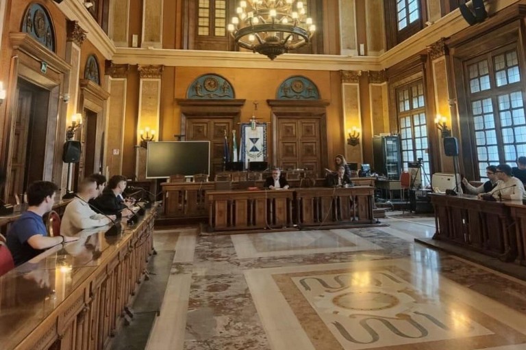 Studenti di Bitonto nell'aula consiliare metropolitana