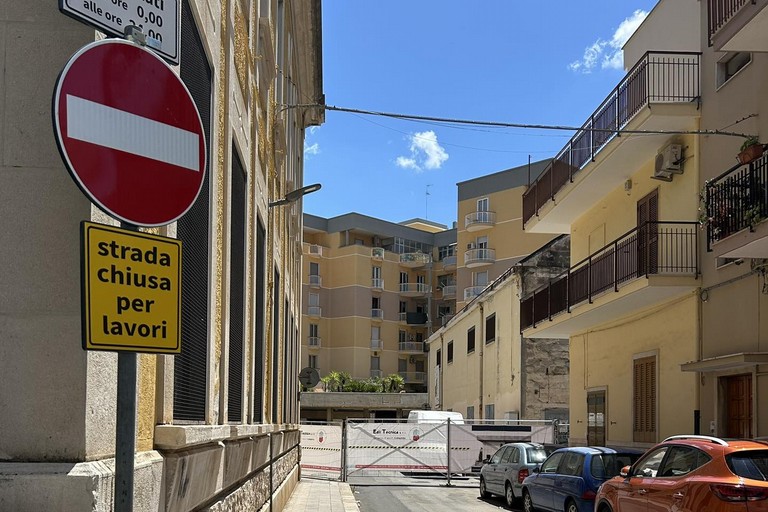 Via La Rotella chiusa al traffico