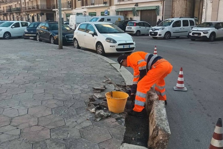 Sistemazione dei marciapiedi dannegiati