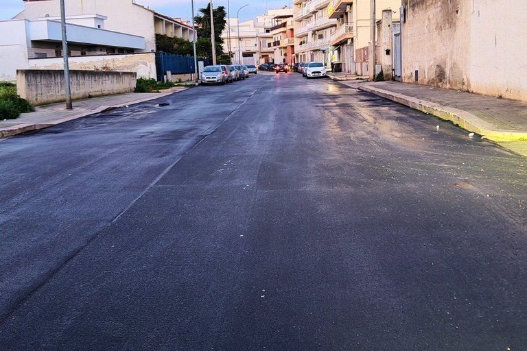Lavori di manutenzione stradale in via Ugo La Malfa