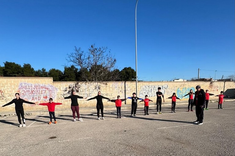Gli atleti della Bitonto Sportiva si allenano in un parcheggio. <span>Foto ASD Bitonto Sportiva</span>