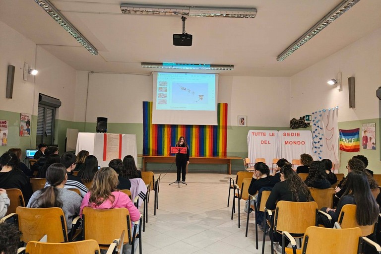 Tutte le sedie del mondo - IC Sylos