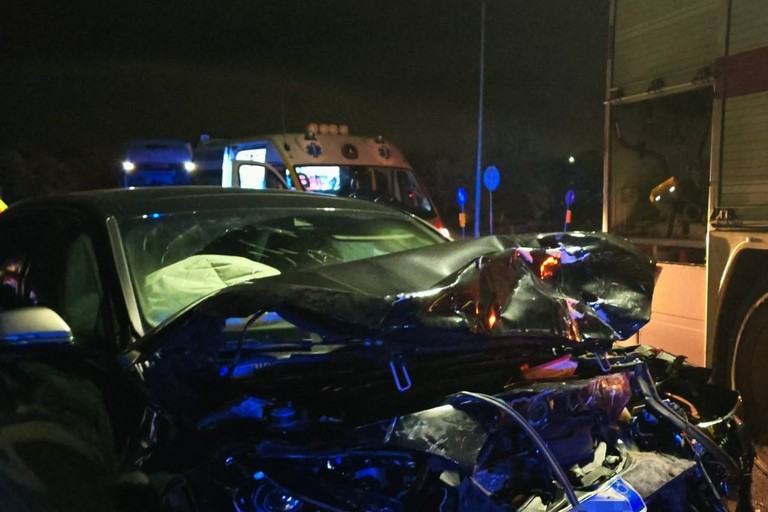 Circonvallazione Palo del Colle: auto finisce in un campo. Strada chiusa al traffico