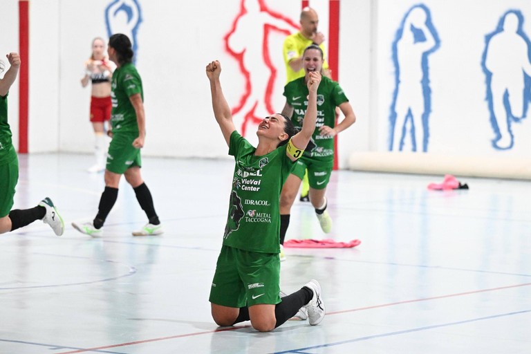 Lucileia festeggia. <span>Foto Bitonto C5 femminile </span>