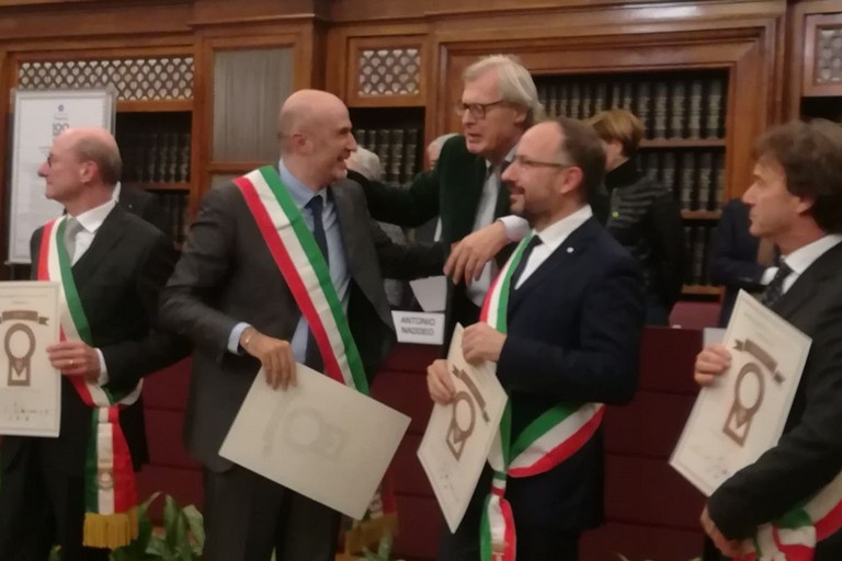 Michele Abbaticchio e Sgarbi durante la premiazione