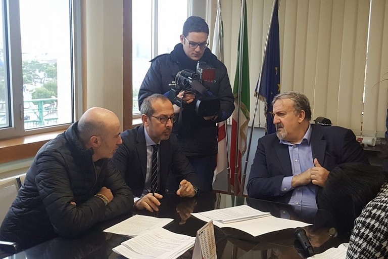 Abbaticchio Sanguedolce ed Emiliano durante la firma dei nuovi contratti