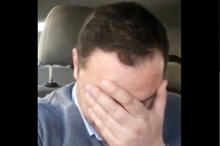 Lascia la fidanzata il giorno prima di sposarla a Bitonto per farsi prete. Ma è un troll