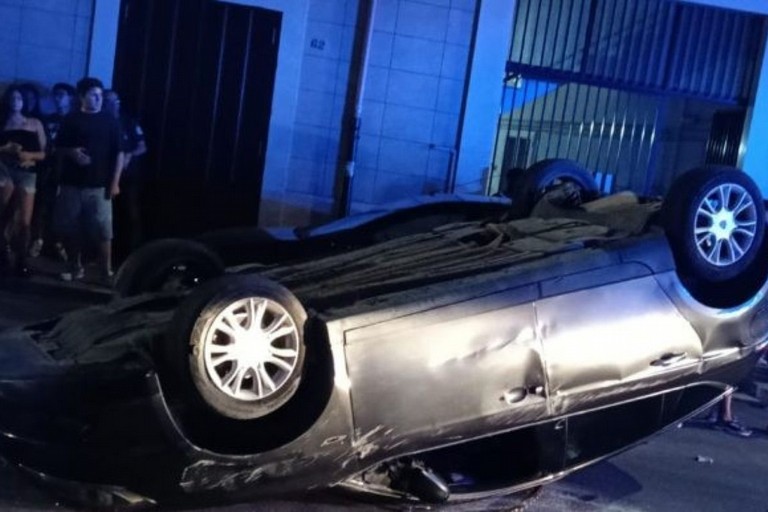 Auto ribaltata su via Dante