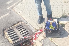 Voragine in via Pietro Nenni, Insieme si può: «Da un mese grave pericolo per cittadini»