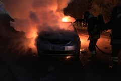 Tornano gli incendi a Bitonto: fiamme lungo la complanare della 231