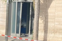 Tentano assalto al bancomat a Bitonto: feriti, vengono "scaricati" al Policlinico