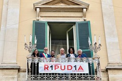 Bitonto ripudia la guerra: affisso striscione a Palazzo Gentile
