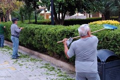Pietro Latilla, il signore che aiuta a ripulire piazza San Pio: «Esempio per tutti»