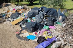 Rifiuti abbandonati tra via Quorchio e via Pitregrossa, intervengono operatori Sanb