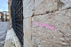 ‘Ti amo Chiesa’, appare scritta vandalica sulla parete della Cattedrale