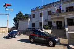 Droga addosso e nel borsello, l'arrestato patteggia e torna in libertà