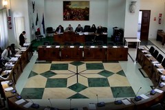 Deserto il Consiglio comunale sul bilancio: maggioranza in crisi profonda