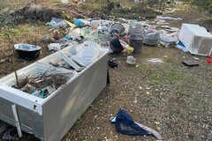 Le festività a Bitonto non fermano gli idioti dei rifiuti