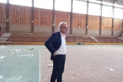 L'incendio all'ex Palasport di Bitonto. Ricci: «È un colpo al cuore»