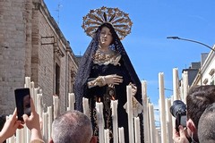 Commozione e preghiera a Bitonto per la processione della Desolata