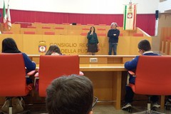 Just Imagine Bitonto porta gli alunni all'interno del Consiglio regionale della Puglia