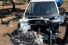 Recuperate due scocche d'auto. Una è stata ritrovata incendiata