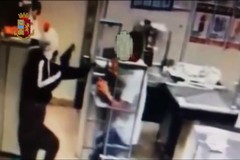 Assaltò un supermercato a Bitonto con la pistola: arrestato 25enne