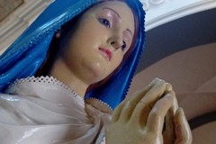 Torna la "Peregrinatio Mariae": rosario itinerante tra le vie del centro antico