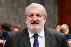 Michele Emiliano presenta a Bitonto il suo romanzo "L'alba di San Nicola"
