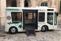 Su strada a Bitonto il primo dei tre autobus urbani elettrici acquistati grazie ai fondi Smart Go City