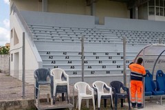 Nuove panchine al “Città degli Ulivi”, Natilla: «Sport merita scuse, non autoelogi»