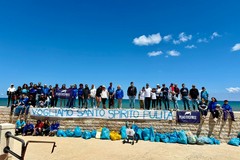 Plastic free, 2hands Bitonto impegnata nella pulizia del molo di levante a Santo Spirito