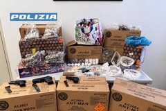 Armi, droga e un'auto rubata nel garage: arrestata una coppia di Bitonto
