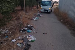 Sporcizia nelle campagne e in periferia, l'intervento di pulizia della Sanb