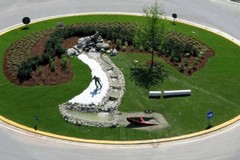 «Rotatorie e spazi verdi adottati da imprese, associazioni e cittadini per migliorare il decoro urbano»