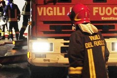Fiamme da un Doblò attecchiscono su un Qubo. Incendio a Bitonto