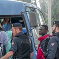 Sgomberato il  "Maria Cristina ": immigrati irregolari in Questura