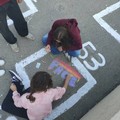 Piccoli madonnari colorano i Giardini dei Santi Medici aspettando la grande festa esterna