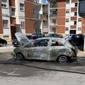 Auto brucia in Via Alcide de Gasperi, la quarta in un mese