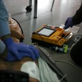La Farmacia degli Ulivi di Bitonto dona un defibrillatore a una scuola calcio del San Paolo
