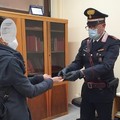 Rubano occhiali e pubblicano foto su Facebook, fermate dai Carabinieri