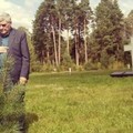 Don Ciccio Acquafredda dopo 80 anni sulla tomba del padre morto in guerra in Russia