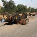 Incidente fra auto e trattore a Bitonto: mezzi ribaltati, due feriti