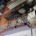 Fiamme in un appartamento a Bitonto: poliziotti-eroi salvano madre e figli