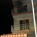 Paura in via Flacco, evacuato appartamento per un incendio